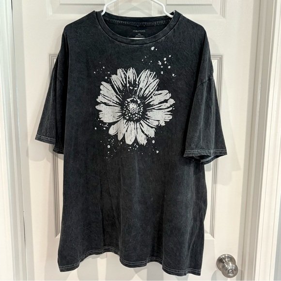 Maurices Women Graphic Crew Neck Short Sleeve Tee Shirts Bundle  XXL 1X Floral - Picture 5 of 14